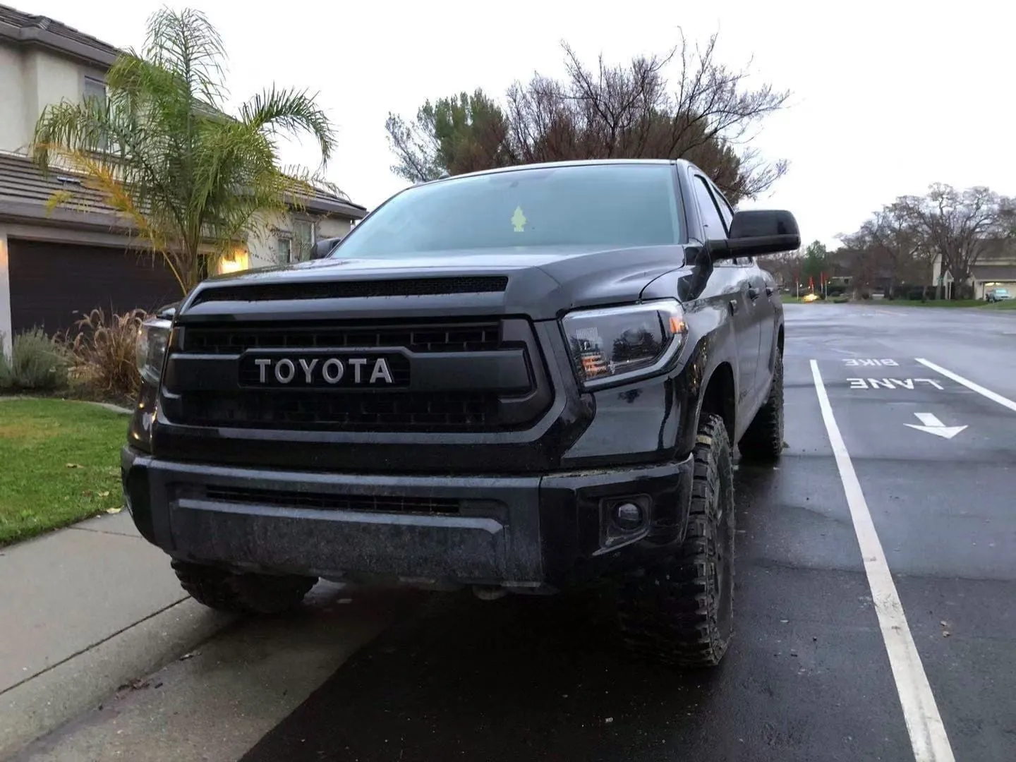 AlphaRex Dual LED Projector Headlights Toyota Tundra (07-13) LUXX Series w/ DRL Light Tube - Black / Chrome