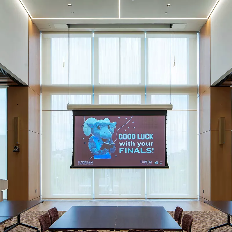 Draper Ropewalker [NTSC 4:3] Electric Retractable Projection Screen 100" (60" x 80") 150030FB